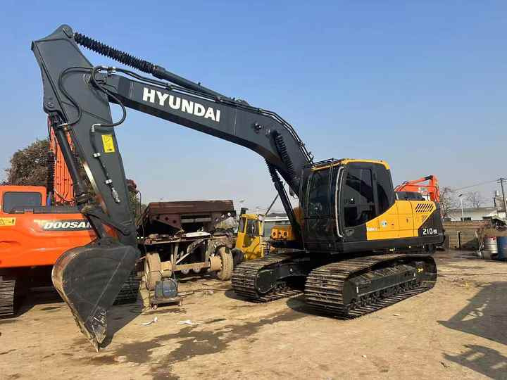 Used Wheel Excavator hyundai 210-9 for Sale Good Condition Wheel Excavator - Pelle sur chenille: photos 5 Used Wheel Excavator hyundai 210-9 for Sale Good Condition Wheel Excavator - Pelle sur chenille: photos 5
