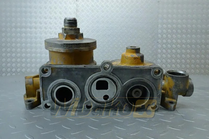 Caterpillar 166-1329 - Filtre à huile pour Engins de chantier: photos 1 Caterpillar 166-1329 - Filtre à huile pour Engins de chantier: photos 1