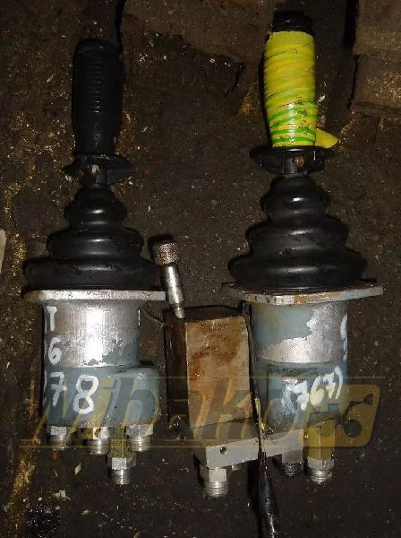 Caterpillar 206 6U5213/5M - Valve hydraulique pour Engins de chantier: photos 1 Caterpillar 206 6U5213/5M - Valve hydraulique pour Engins de chantier: photos 1