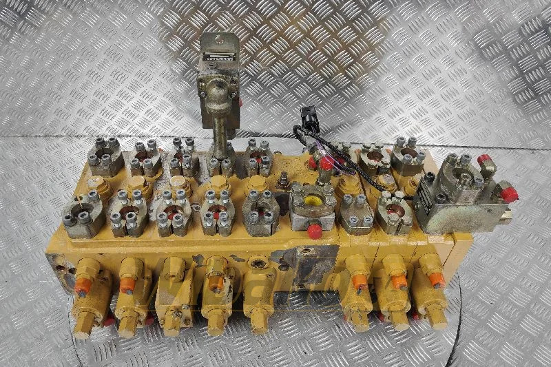 Caterpillar M7-1141-01/5M7-22 171-1971/00959819 - Valve hydraulique pour Engins de chantier: photos 2 Caterpillar M7-1141-01/5M7-22 171-1971/00959819 - Valve hydraulique pour Engins de chantier: photos 2