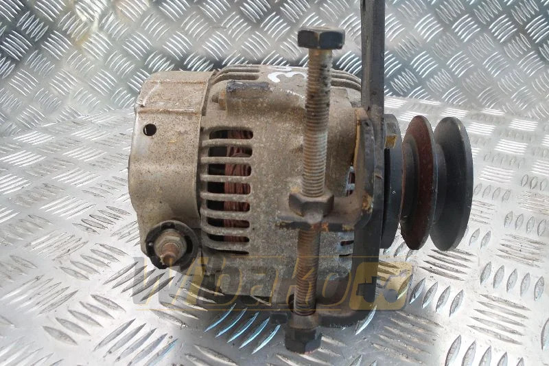Denso QSB3.3 600-861-6510/C6008611611 - Alternateur pour Engins de chantier: photos 1 Denso QSB3.3 600-861-6510/C6008611611 - Alternateur pour Engins de chantier: photos 1