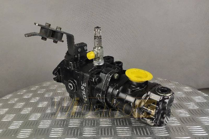 Eaton 70160-RIE-03 100809R161006 - Pompe hydraulique pour Engins de chantier: photos 2 Eaton 70160-RIE-03 100809R161006 - Pompe hydraulique pour Engins de chantier: photos 2