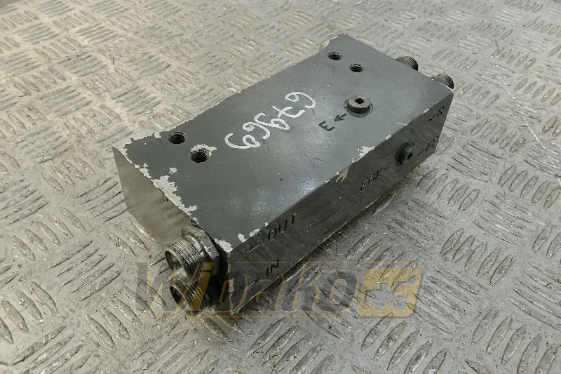 Liebherr 9885358 - Filtre à carburant pour Engins de chantier: photos 1 Liebherr 9885358 - Filtre à carburant pour Engins de chantier: photos 1