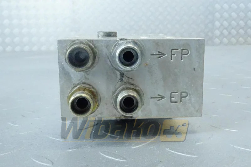 Liebherr 9885358 - Filtre à carburant pour Engins de chantier: photos 1 Liebherr 9885358 - Filtre à carburant pour Engins de chantier: photos 1