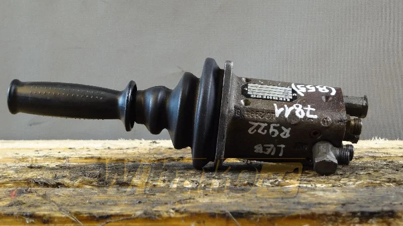 Liebherr VG7 4/5 W01 9266209 001 - Valve hydraulique pour Engins de chantier: photos 2 Liebherr VG7 4/5 W01 9266209 001 - Valve hydraulique pour Engins de chantier: photos 2