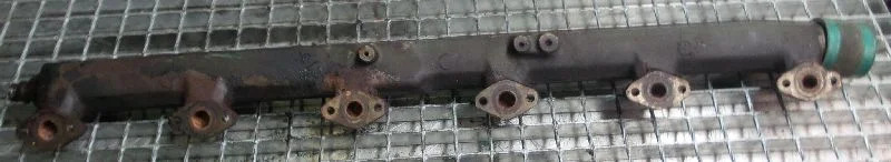 Volvo D12D 479602/479601 - Collecteur d'admission pour Engins de chantier: photos 1 Volvo D12D 479602/479601 - Collecteur d'admission pour Engins de chantier: photos 1