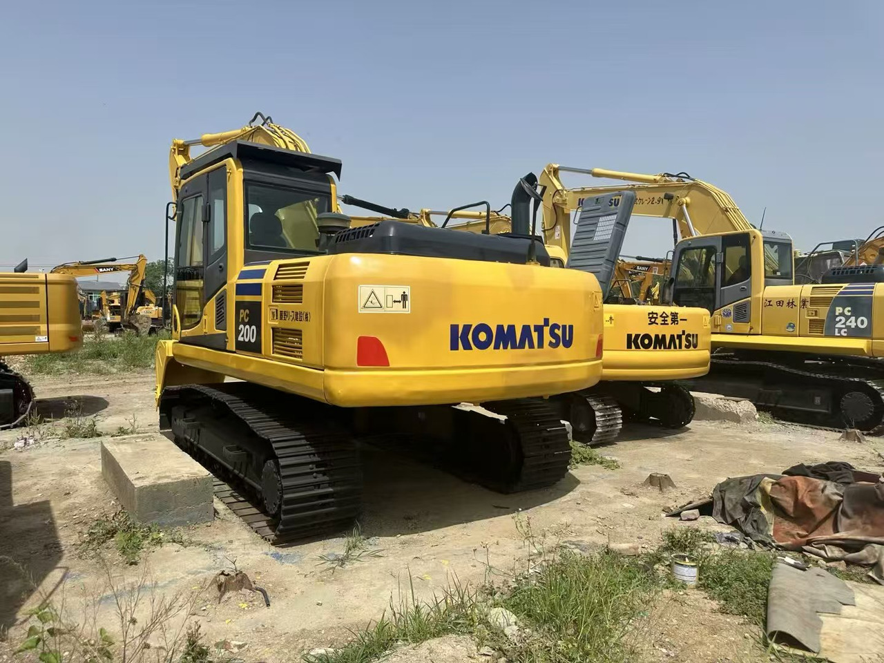 Pelle sur pneus KOMATSU 200-8: photos 9