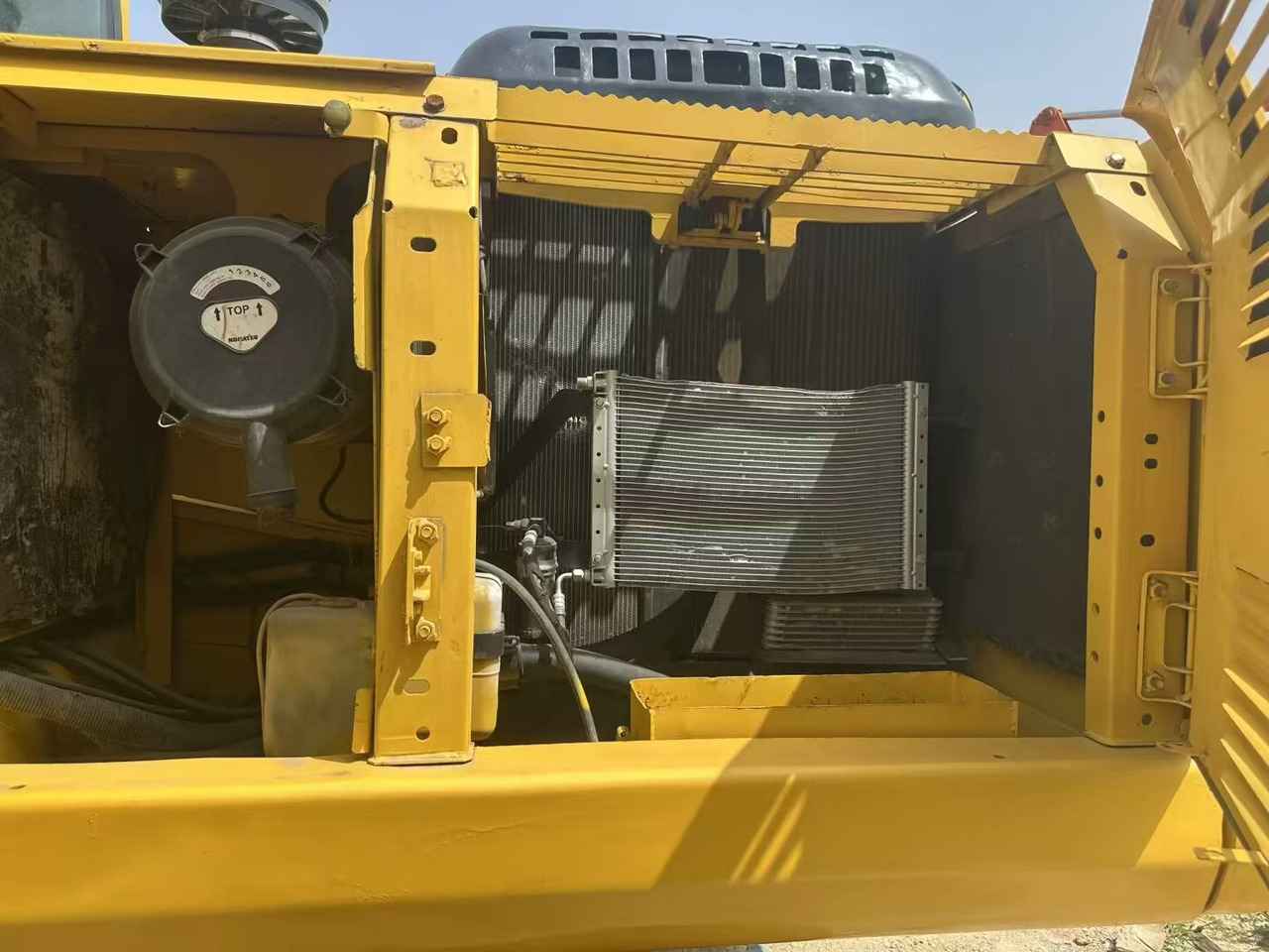 Pelle sur pneus KOMATSU 200-8: photos 11