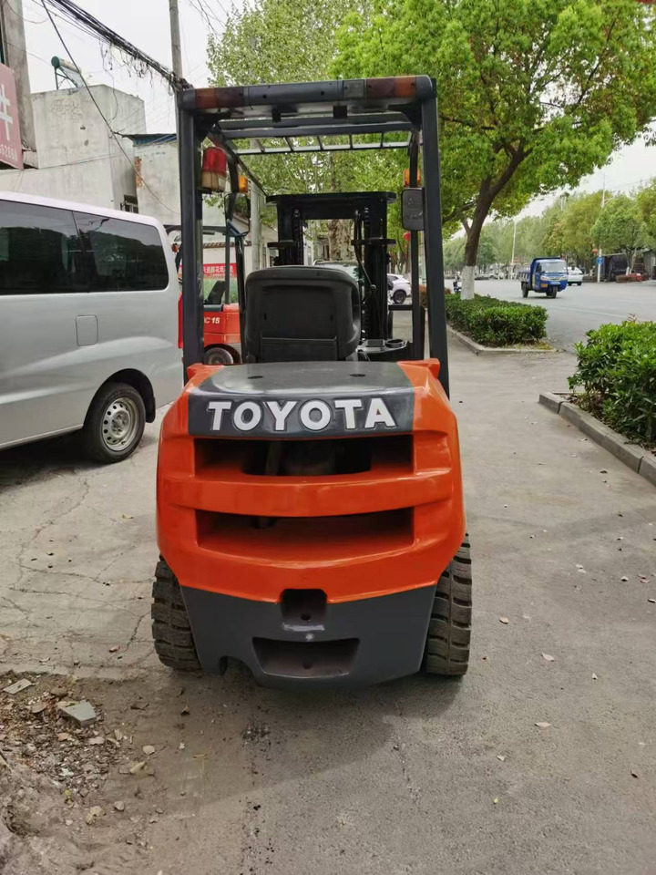 Toyata 3-ton — crédit-bail Toyata 3-ton: photos 8