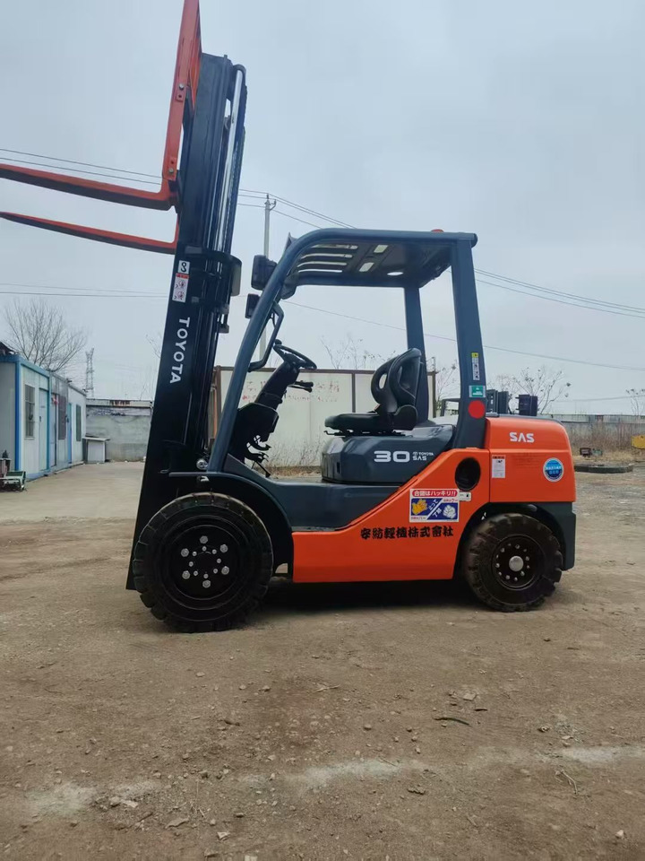 Toyata 3-ton — crédit-bail Toyata 3-ton: photos 13