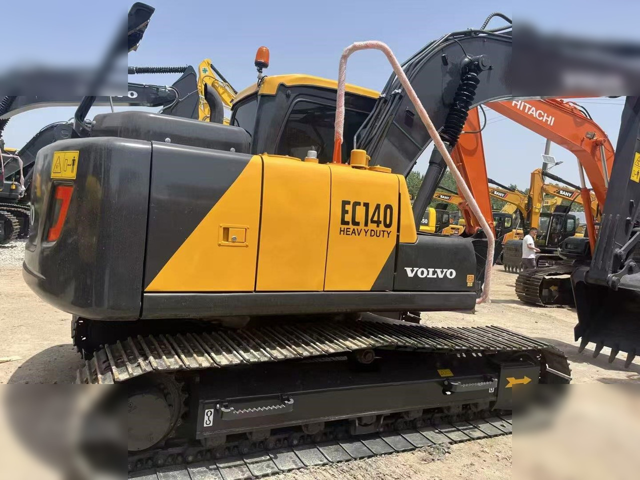 VOLVO EC140 - Pelle sur chenille: photos 2 VOLVO EC140 - Pelle sur chenille: photos 2