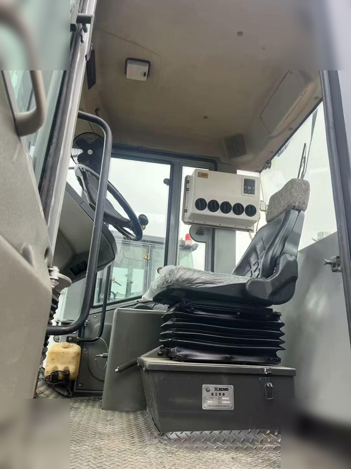 XCMG XS223J - Compacteur à pieds de mouton/ Monocylindre: photos 3 XCMG XS223J - Compacteur à pieds de mouton/ Monocylindre: photos 3