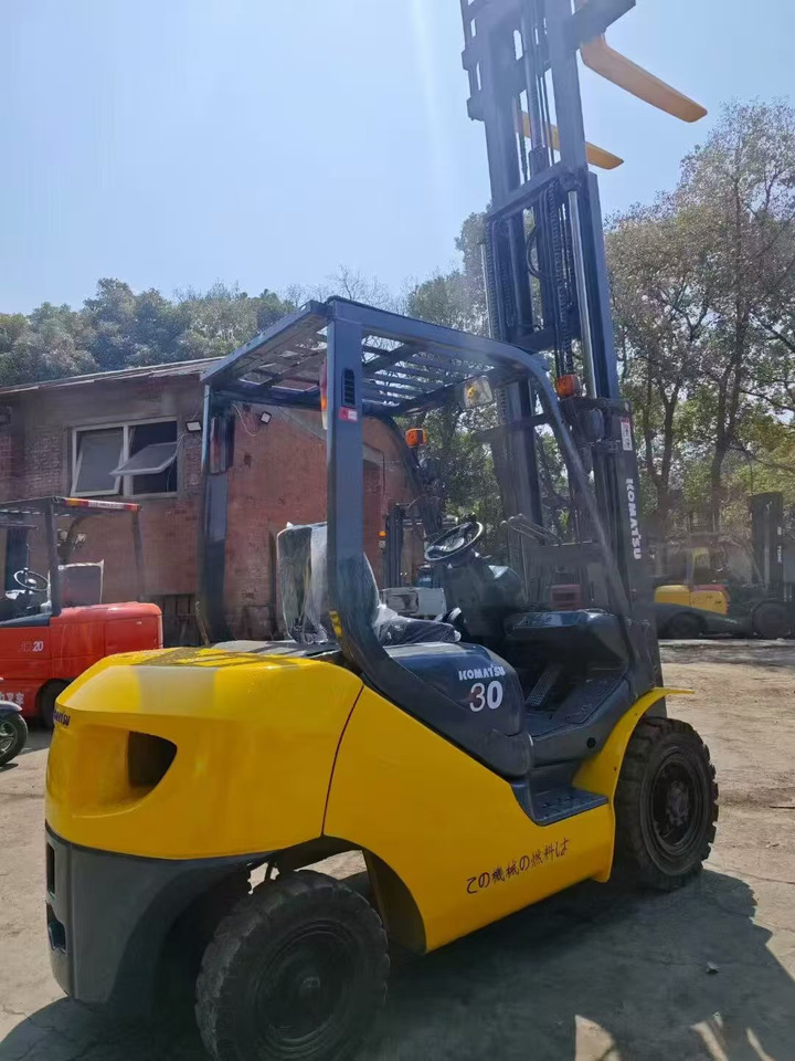 Komatsu FD50 - Chariot élévateur diesel: photos 4 Komatsu FD50 - Chariot élévateur diesel: photos 4