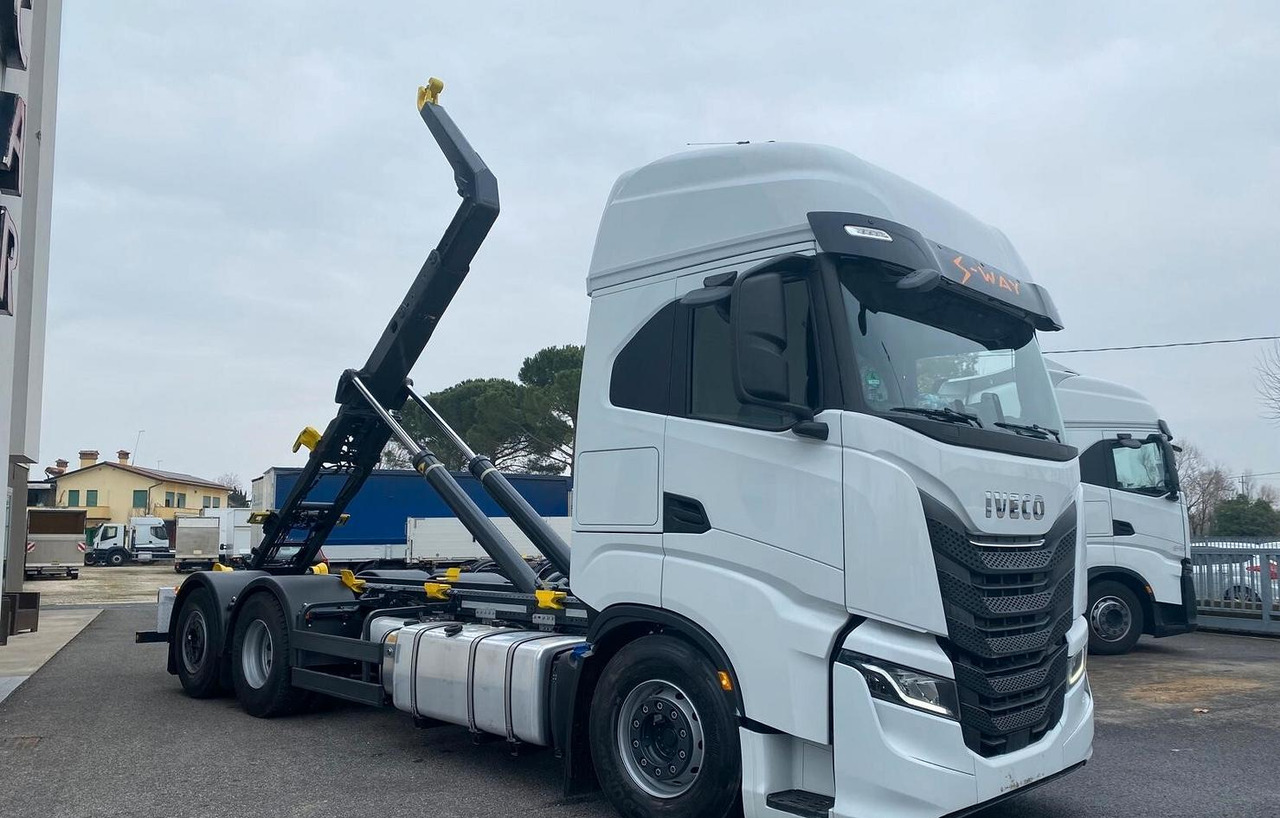 IVECO S-WAY 480 SCARRABILE FULL PNEUMATIC EURO 6 - Camion ampliroll: photos 3 IVECO S-WAY 480 SCARRABILE FULL PNEUMATIC EURO 6 - Camion ampliroll: photos 3
