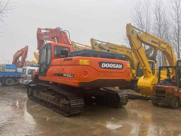 High Quality Doosan Big Size Excavator , Doosan 30ton Dx300lc Digging Machine , Doosan Excavator for Sale - Pelle sur chenille: photos 4 High Quality Doosan Big Size Excavator , Doosan 30ton Dx300lc Digging Machine , Doosan Excavator for Sale - Pelle sur chenille: photos 4