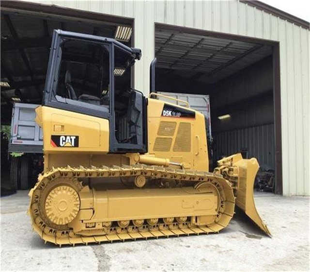 Used Cat D5k D5g D5 D5m D5h Crawler Bulldozer , CAT Bulldozer with Ripper , Original Cat Bulldozers - Bulldozer: photos 1 Used Cat D5k D5g D5 D5m D5h Crawler Bulldozer , CAT Bulldozer with Ripper , Original Cat Bulldozers - Bulldozer: photos 1