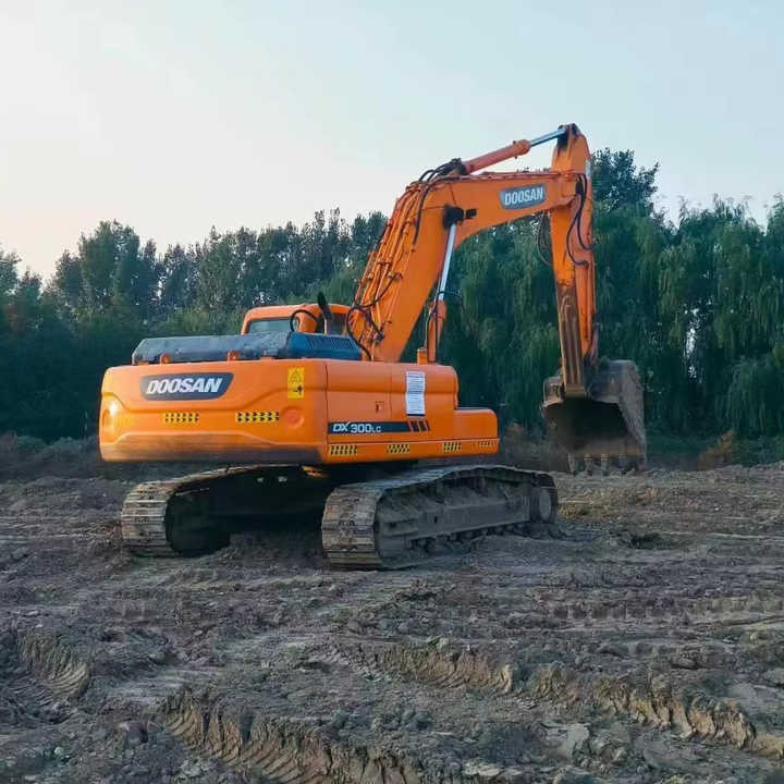Used Doosan Dx300 2014 Model Excavator Second Hand Machine Popular Brand Korean Doosan Hydraulic Machinery - Pelle sur chenille: photos 1 Used Doosan Dx300 2014 Model Excavator Second Hand Machine Popular Brand Korean Doosan Hydraulic Machinery - Pelle sur chenille: photos 1