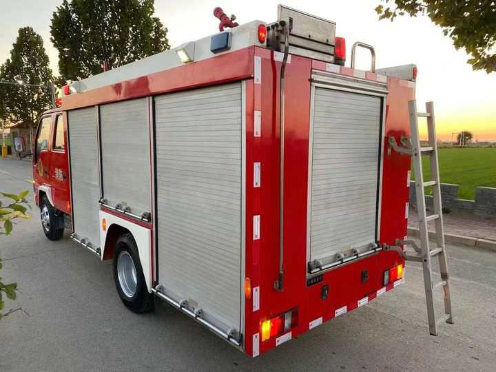 Used Heavy Construction Equipment Rescue Vehicle Second Hand Rescue Vehicle Used Machine Hot Sale - Camion de pompier: photos 5 Used Heavy Construction Equipment Rescue Vehicle Second Hand Rescue Vehicle Used Machine Hot Sale - Camion de pompier: photos 5