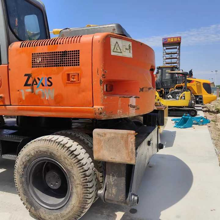 Used Japan Original Brand Hitachi Zx 130w Wheel Excavator Hitachi Zx120 130 200 Excavator for Sale - Pelle sur pneus: photos 4 Used Japan Original Brand Hitachi Zx 130w Wheel Excavator Hitachi Zx120 130 200 Excavator for Sale - Pelle sur pneus: photos 4