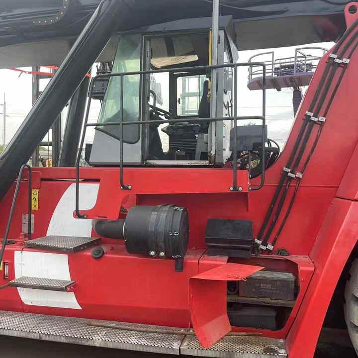 Used KALMAR DRF450-60S5 Port Reach Stacker Container Dedicated 45t - Reach stacker: photos 5 Used KALMAR DRF450-60S5 Port Reach Stacker Container Dedicated 45t - Reach stacker: photos 5
