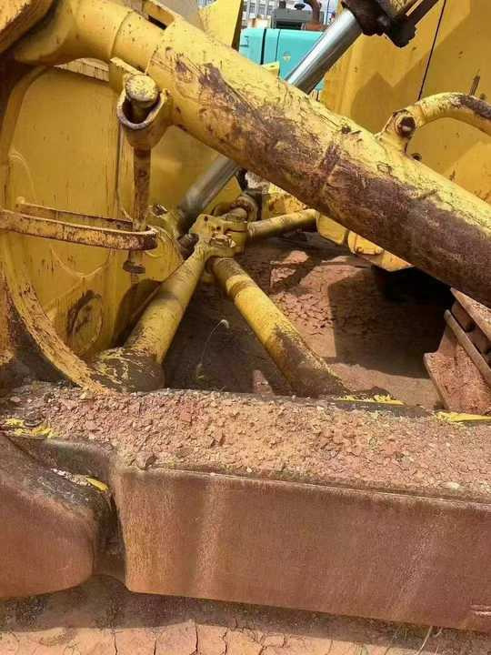 Used Large Komatsu 375 Bulldozer Komatsu D375A Bulldozer Original Paint Strong Power in Very Good Condition Low Price for Sale - Bulldozer: photos 5 Used Large Komatsu 375 Bulldozer Komatsu D375A Bulldozer Original Paint Strong Power in Very Good Condition Low Price for Sale - Bulldozer: photos 5