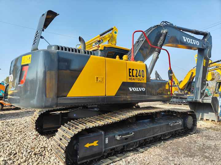 Used VOLVO EC240 Excavator for Sale with Good Performance and Low Price Powerful Construction Machinery for Sale - Pelle sur chenille: photos 2 Used VOLVO EC240 Excavator for Sale with Good Performance and Low Price Powerful Construction Machinery for Sale - Pelle sur chenille: photos 2