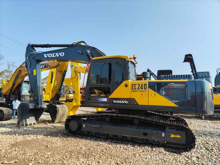 Used VOLVO EC240 Excavator for Sale with Good Performance and Low Price Powerful Construction Machinery for Sale - Pelle sur chenille: photos 3 Used VOLVO EC240 Excavator for Sale with Good Performance and Low Price Powerful Construction Machinery for Sale - Pelle sur chenille: photos 3
