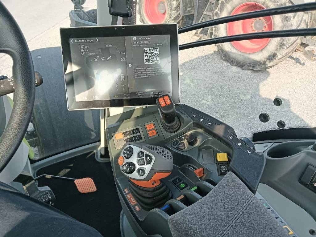 Claas Axion 870 Cmatic - Tracteur agricole: photos 4 Claas Axion 870 Cmatic - Tracteur agricole: photos 4