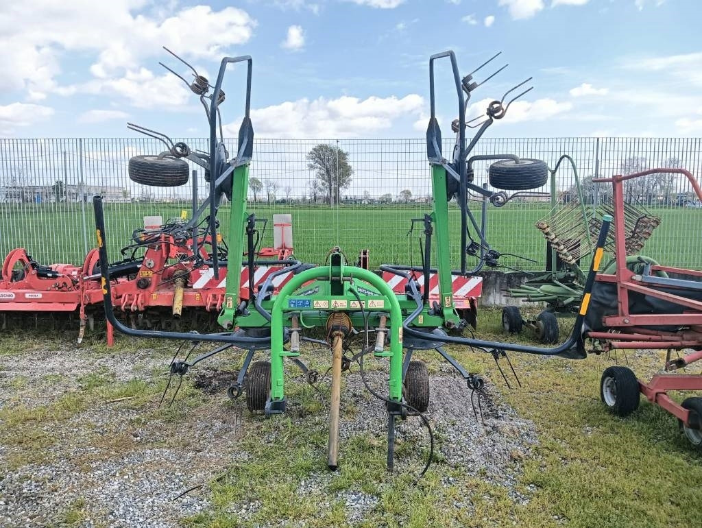 Deutz-fahr 5521 - Enrubanneuse: photos 1 Deutz-fahr 5521 - Enrubanneuse: photos 1