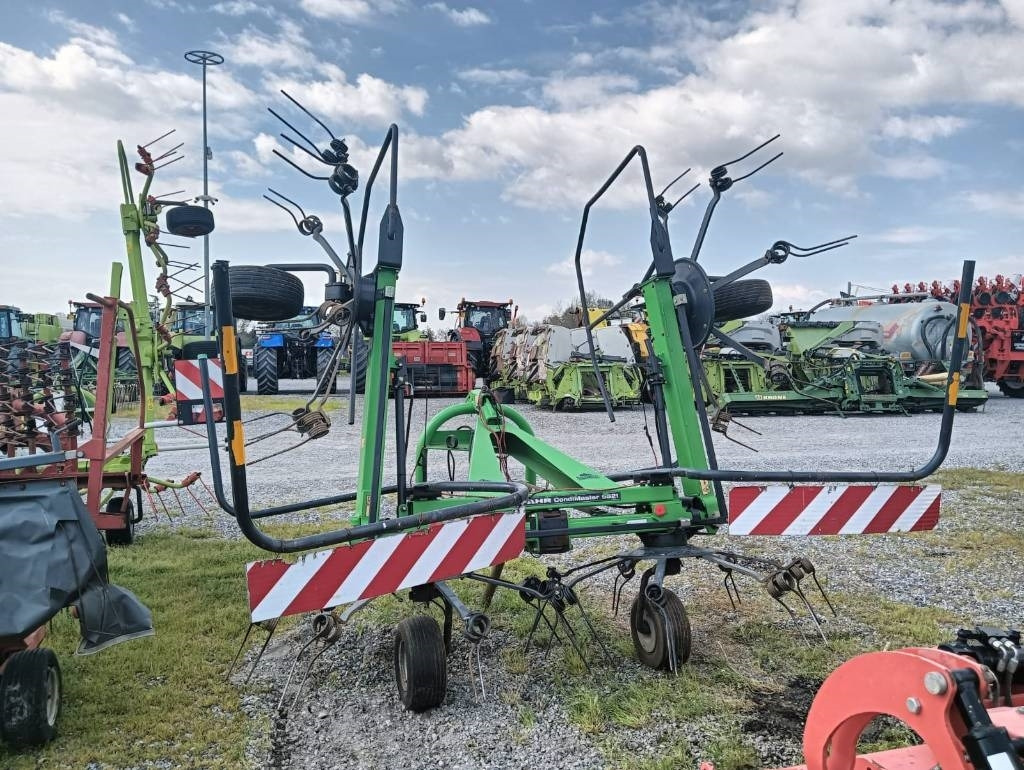 Deutz-fahr 5521 - Enrubanneuse: photos 2 Deutz-fahr 5521 - Enrubanneuse: photos 2