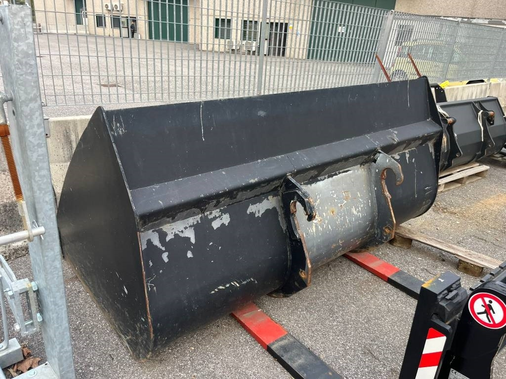 New Holland LM 430 - Chariot télescopique: photos 5 New Holland LM 430 - Chariot télescopique: photos 5