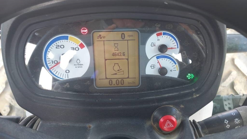 New Holland T 4.85 - Tracteur agricole: photos 2 New Holland T 4.85 - Tracteur agricole: photos 2