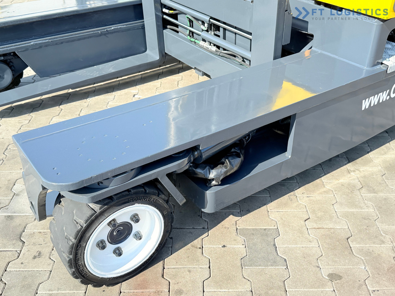 COMBILIFT C3000 / GAS / TRIPLEX - 4900MM / ONLY 1537 HOURS / FORK POSITIONER / CABIN / LIKE NEW - Chariot multidirectionnel: photos 4 COMBILIFT C3000 / GAS / TRIPLEX - 4900MM / ONLY 1537 HOURS / FORK POSITIONER / CABIN / LIKE NEW - Chariot multidirectionnel: photos 4