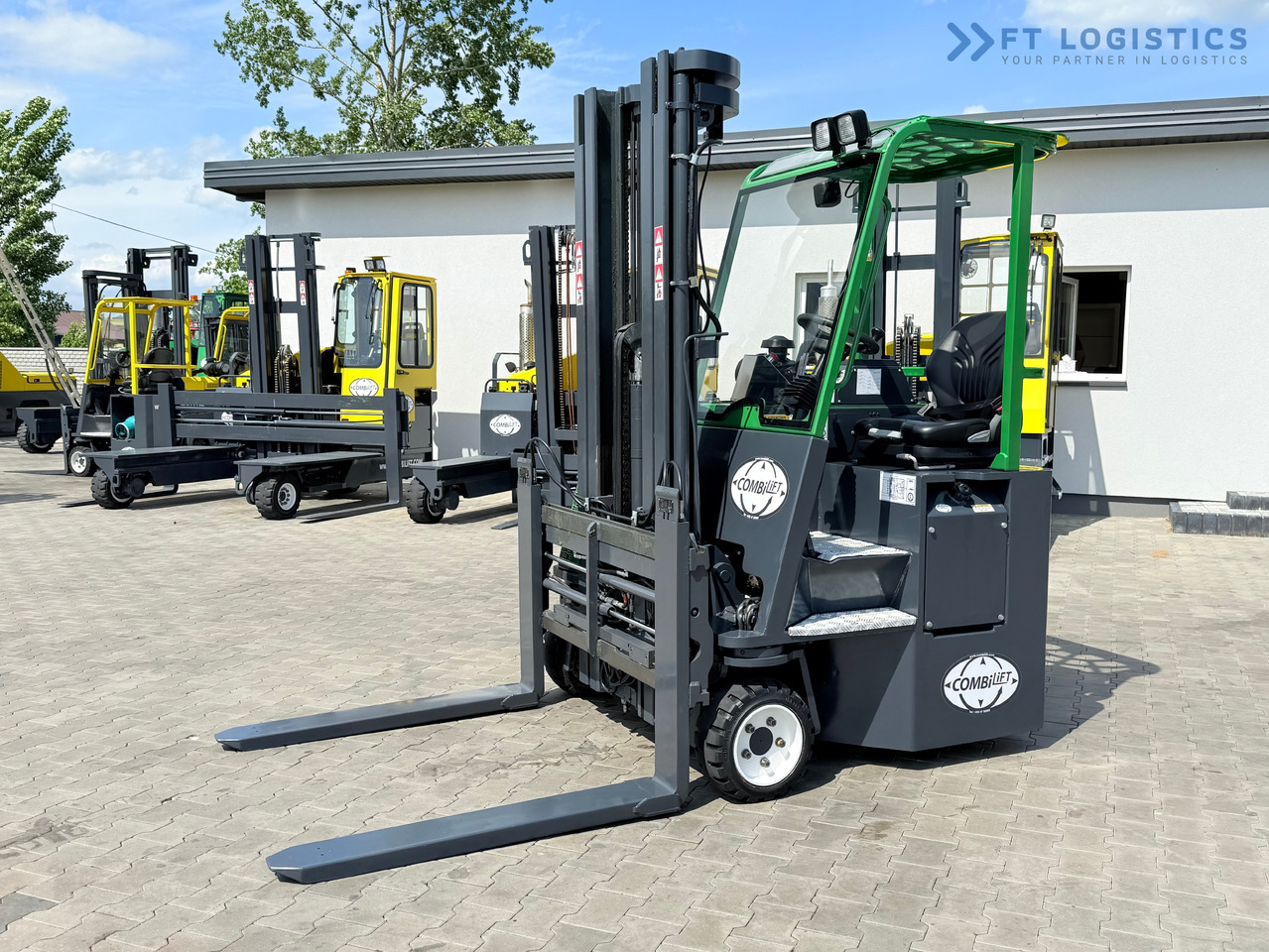 COMBILIFT CB2500 / DIESEL / EXTENDABLE FORKS / TRIPLEX / 5500MM / FREE LIFT / SIDE SHIFT / FORK POSITIONER / LIKE NEW - Chariot multidirectionnel: photos 3 COMBILIFT CB2500 / DIESEL / EXTENDABLE FORKS / TRIPLEX / 5500MM / FREE LIFT / SIDE SHIFT / FORK POSITIONER / LIKE NEW - Chariot multidirectionnel: photos 3