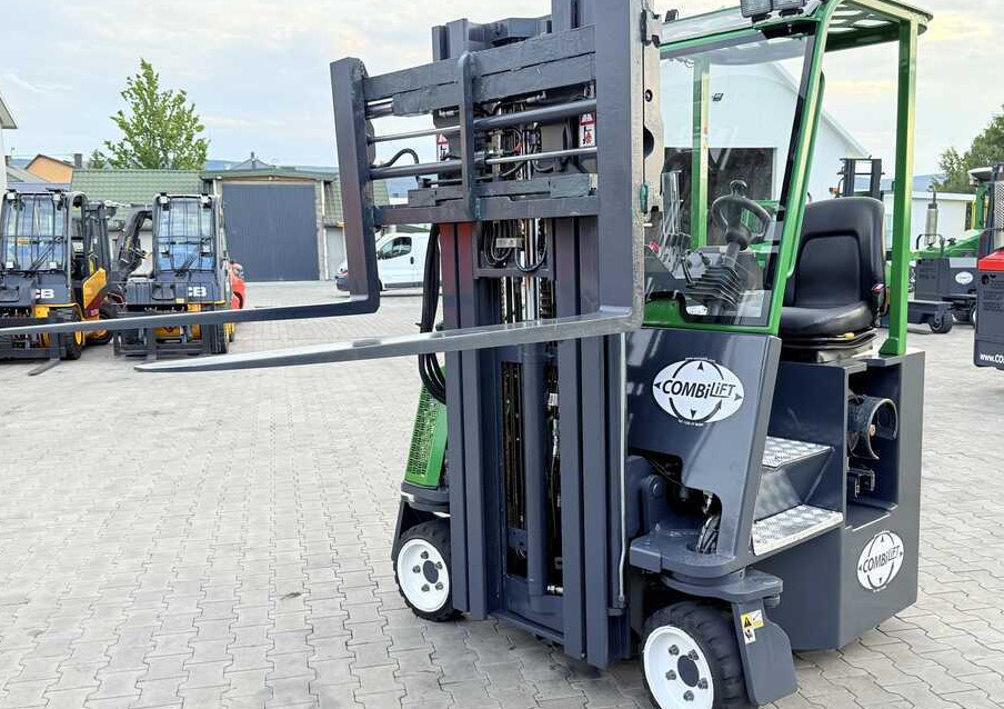 Combilift C2500CB / GAS / TRIPLEX - 4900MM / FREE-LIFT / POSITIONER / SIDE SHIFT / LIKE NEW - Chariot multidirectionnel: photos 4 Combilift C2500CB / GAS / TRIPLEX - 4900MM / FREE-LIFT / POSITIONER / SIDE SHIFT / LIKE NEW - Chariot multidirectionnel: photos 4