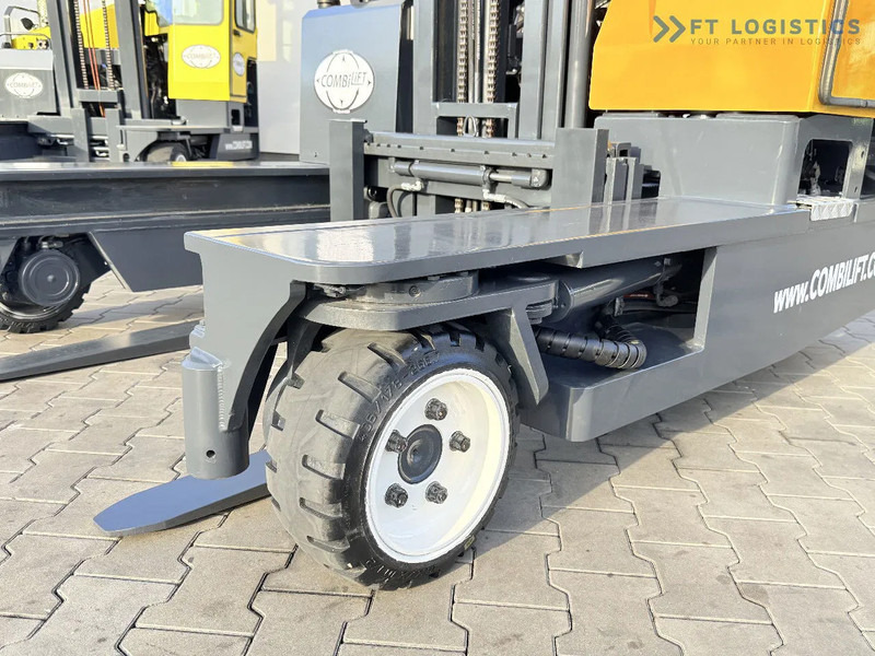 Combilift C3000 / GAS / DUPLEX 4500MM / ONLY 3096 HOURS / FORK SIDE SHIFT / FULL CABIN / EXCELLENT CONDITION / Wide range of four-way and - Chariot multidirectionnel: photos 4 Combilift C3000 / GAS / DUPLEX 4500MM / ONLY 3096 HOURS / FORK SIDE SHIFT / FULL CABIN / EXCELLENT CONDITION / Wide range of four-way and - Chariot multidirectionnel: photos 4