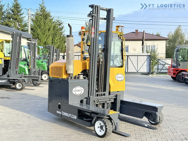 Combilift C3000 / GAS / DUPLEX 4500MM / ONLY 3096 HOURS / FORK SIDE SHIFT / FULL CABIN / EXCELLENT CONDITION / Wide range of four-way and - Chariot multidirectionnel: photos 5 Combilift C3000 / GAS / DUPLEX 4500MM / ONLY 3096 HOURS / FORK SIDE SHIFT / FULL CABIN / EXCELLENT CONDITION / Wide range of four-way and - Chariot multidirectionnel: photos 5