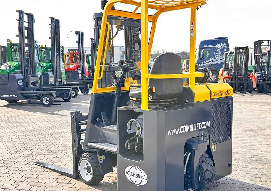 Combilift C3000CB / GAS / TRIPLEX / 4900MM / FREE LIFT / FORK POSITIONER / SIC3000CB / GAS / TRIPLEX / 4900MM / FREE LIFT / FORK POSITIONER / SIDE SHIFT / LIKE NEWDE SHIFT / LIKE NEW - Chariot multidirectionnel: photos 5 Combilift C3000CB / GAS / TRIPLEX / 4900MM / FREE LIFT / FORK POSITIONER / SIC3000CB / GAS / TRIPLEX / 4900MM / FREE LIFT / FORK POSITIONER / SIDE SHIFT / LIKE NEWDE SHIFT / LIKE NEW - Chariot multidirectionnel: photos 5