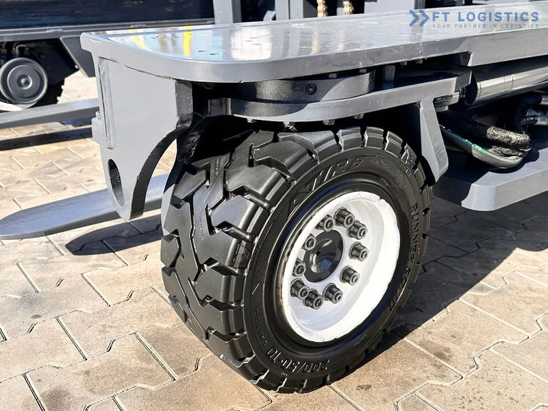 Combilift C4000 / LPG / DUPLEX / 4500MM / FREE LIFT / LIKE NEW C4000 / LPG / DUPLEX / 4500MM / FREE LIFT / LIKE NEW - Chariot multidirectionnel: photos 4 Combilift C4000 / LPG / DUPLEX / 4500MM / FREE LIFT / LIKE NEW C4000 / LPG / DUPLEX / 4500MM / FREE LIFT / LIKE NEW - Chariot multidirectionnel: photos 4