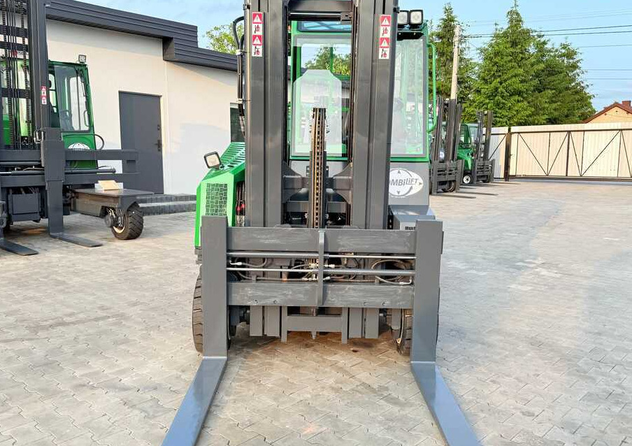 Combilift C4000CB / TRIPLEX - 5200MM / LPG / FREE LIFT / FORK POSITIONER / FORK SIDESHIFT / HEIGHT 2450MM / LIKE NEW - Chariot multidirectionnel: photos 3 Combilift C4000CB / TRIPLEX - 5200MM / LPG / FREE LIFT / FORK POSITIONER / FORK SIDESHIFT / HEIGHT 2450MM / LIKE NEW - Chariot multidirectionnel: photos 3