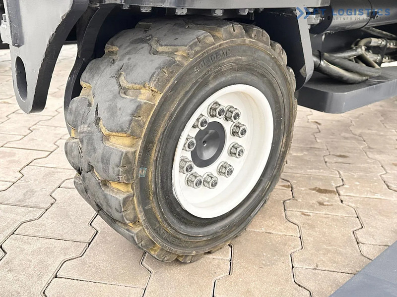 Combilift C4500 / DUPLEX / 4050MM / DIESEL / WIDE POSITIONER / FREE LIFT C4500 / DUPLEX / 4050MM / DIESEL / WIDE POSITIONER / FREE LIFT - Chariot multidirectionnel: photos 5 Combilift C4500 / DUPLEX / 4050MM / DIESEL / WIDE POSITIONER / FREE LIFT C4500 / DUPLEX / 4050MM / DIESEL / WIDE POSITIONER / FREE LIFT - Chariot multidirectionnel: photos 5