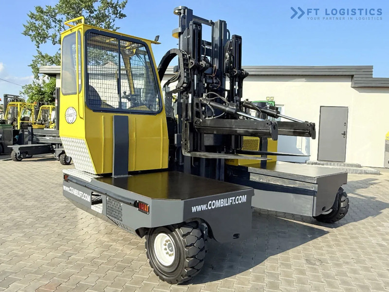 Combilift C6000SR / DUPLEX / 4200MM / LOAD CLAMP ON FORKS / FREE LIFT / DIESEL / POSITIONER / NEW TIRES / LIKE NEW / Wide range of four-wa - Chariot multidirectionnel: photos 1 Combilift C6000SR / DUPLEX / 4200MM / LOAD CLAMP ON FORKS / FREE LIFT / DIESEL / POSITIONER / NEW TIRES / LIKE NEW / Wide range of four-wa - Chariot multidirectionnel: photos 1