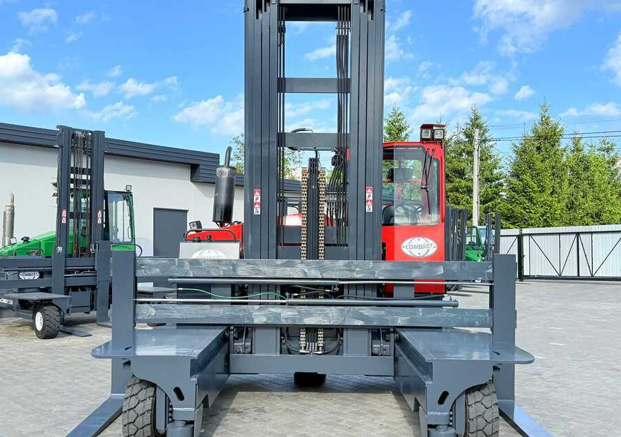 Combilift C8000 / GAS / TRIPLEX 8300 / WIDE FORK POSITIRONER / FREE-LIFT / A comprehensive range of four-way and side-loading forklifts. - Chariot multidirectionnel: photos 4 Combilift C8000 / GAS / TRIPLEX 8300 / WIDE FORK POSITIRONER / FREE-LIFT / A comprehensive range of four-way and side-loading forklifts. - Chariot multidirectionnel: photos 4