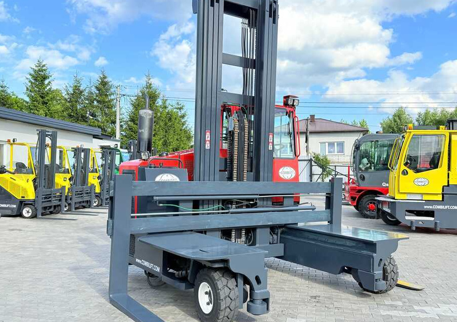Combilift C8000 / GAS / TRIPLEX 8300 / WIDE FORK POSITIRONER / FREE-LIFT / A comprehensive range of four-way and side-loading forklifts. - Chariot multidirectionnel: photos 5 Combilift C8000 / GAS / TRIPLEX 8300 / WIDE FORK POSITIRONER / FREE-LIFT / A comprehensive range of four-way and side-loading forklifts. - Chariot multidirectionnel: photos 5