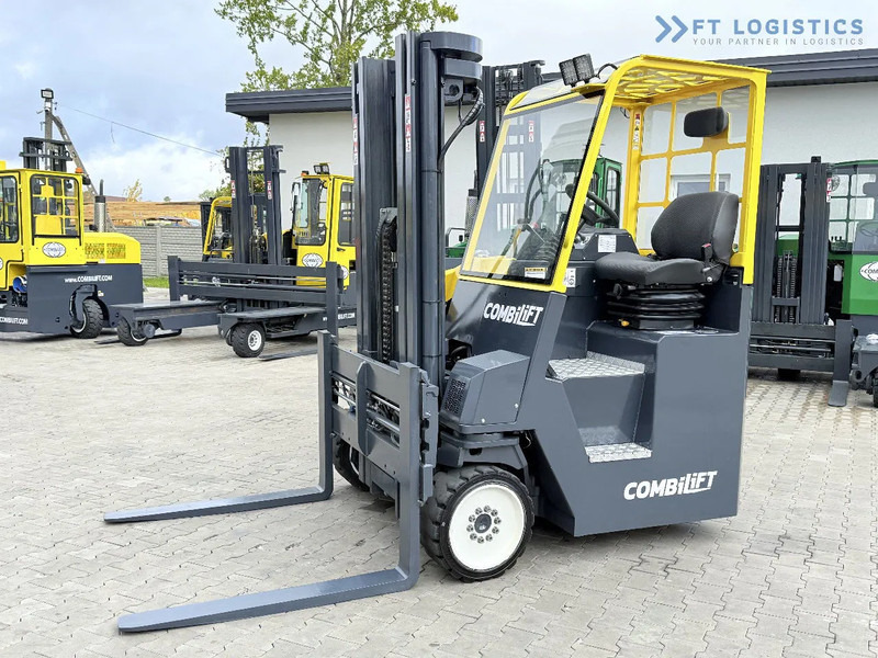 Combilift CB4000 / GAS / TRIPLEX 5200MM / FREE LIFT / FORK POSITIONER / SIDE SHIFT / EXCELLENT CONDITION / Wide range of four-way and side - Chariot multidirectionnel: photos 3 Combilift CB4000 / GAS / TRIPLEX 5200MM / FREE LIFT / FORK POSITIONER / SIDE SHIFT / EXCELLENT CONDITION / Wide range of four-way and side - Chariot multidirectionnel: photos 3