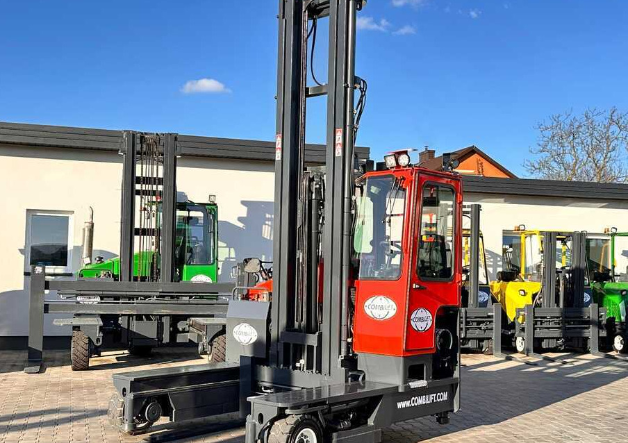 Combilift COMBILIFT C4000 – TRIPLEX 9300 mm – Year 2017 – GAS – FREE LIFT – FORK SIDE SHIFT – CONDITION 5/5 - Chariot multidirectionnel: photos 2 Combilift COMBILIFT C4000 – TRIPLEX 9300 mm – Year 2017 – GAS – FREE LIFT – FORK SIDE SHIFT – CONDITION 5/5 - Chariot multidirectionnel: photos 2