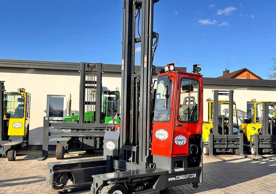Combilift COMBILIFT C4000 – TRIPLEX 9300 mm – Year 2017 – GAS – FREE LIFT – FORK SIDE SHIFT – CONDITION 5/5 - Chariot multidirectionnel: photos 2 Combilift COMBILIFT C4000 – TRIPLEX 9300 mm – Year 2017 – GAS – FREE LIFT – FORK SIDE SHIFT – CONDITION 5/5 - Chariot multidirectionnel: photos 2