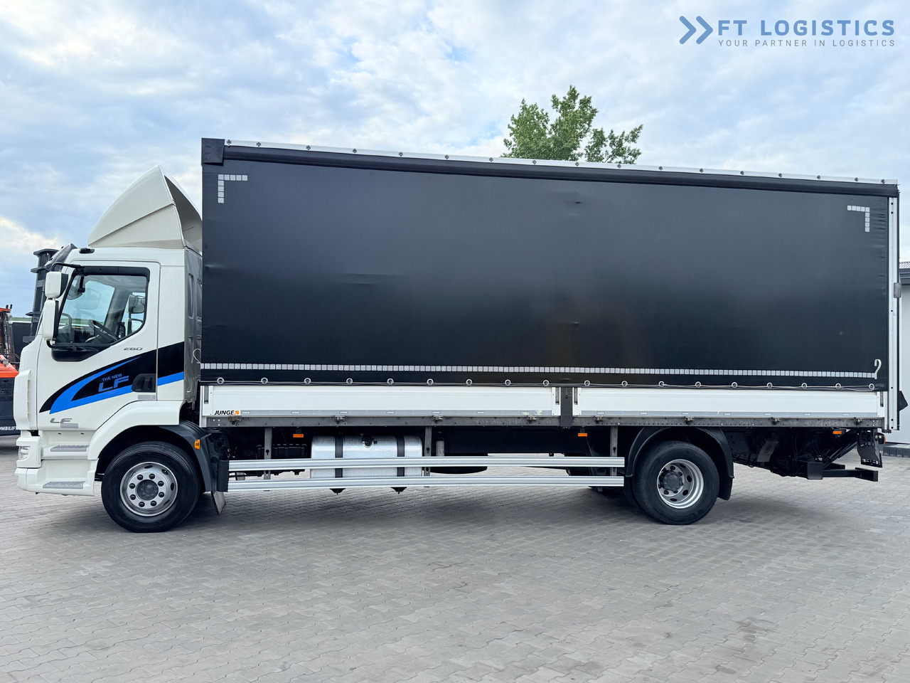 DAF LF 260 FA / AUTOMATIC / 9,255 kg PAYLOAD / 4x2 / 18 PALLETS / TAIL LIFT / SIDE BOARDS / EXCELLENT CONDITION! - Camion à rideaux coulissants: photos 4 DAF LF 260 FA / AUTOMATIC / 9,255 kg PAYLOAD / 4x2 / 18 PALLETS / TAIL LIFT / SIDE BOARDS / EXCELLENT CONDITION! - Camion à rideaux coulissants: photos 4