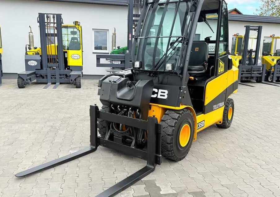JCB TLT35D / DIESEL / CAB / NEW TYRES / 4450MM / TELESCOPIC – EXCELLENT CONDITION - Chariot télescopique: photos 5 JCB TLT35D / DIESEL / CAB / NEW TYRES / 4450MM / TELESCOPIC – EXCELLENT CONDITION - Chariot télescopique: photos 5