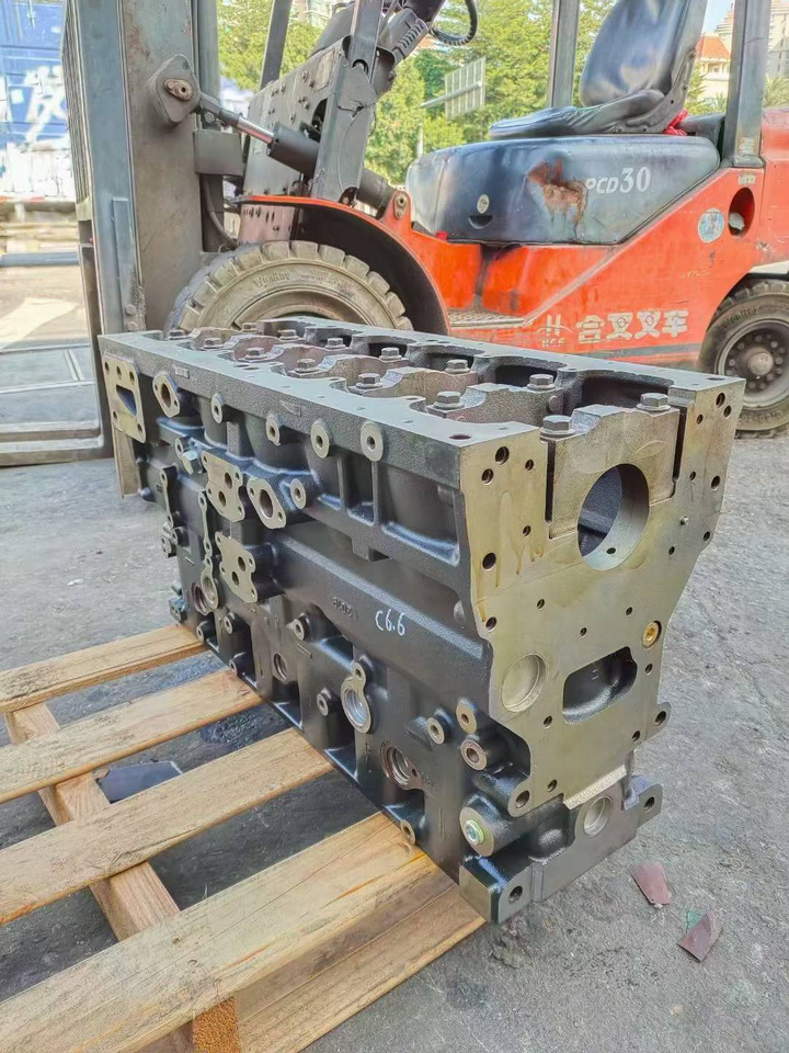 CATERPILLAR C6.6 - Bloc-cylindres pour Pelle: photos 4 CATERPILLAR C6.6 - Bloc-cylindres pour Pelle: photos 4